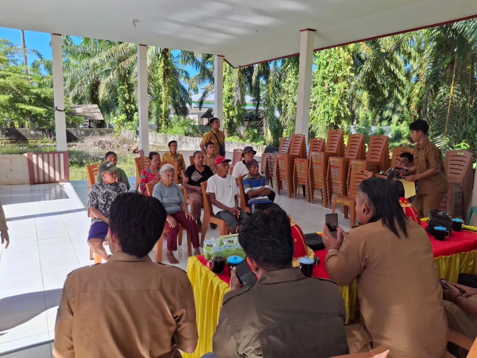 Foto Kebersamaan dan Dokumentasi Bersama Warga